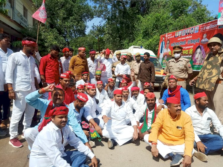 अखिलेश यादव की गिरफ्तारी के बाद उबले सपाई, पूर्वांचल भर में धरना-प्रदर्शन और गिरफ्तारी